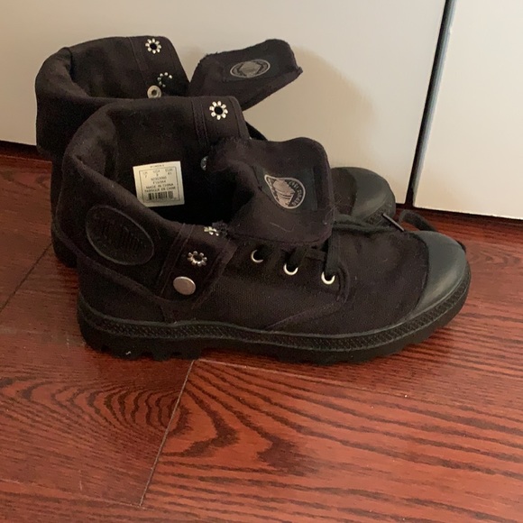 Palladium Shoes - Picture 2 of 4